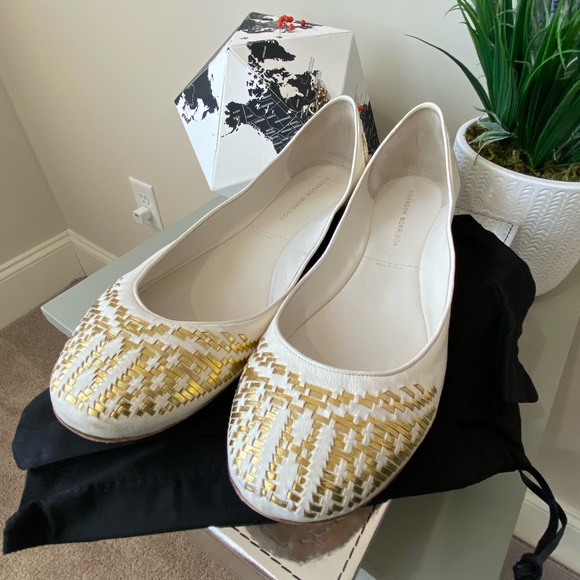 Sigerson Morrison Ikat White & Gold Leather Ballet Flats - Picture 1 of 9